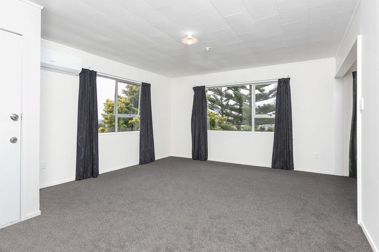 Photo of property in 90 Sunnyside Road, Sunnyvale, Auckland, 0612