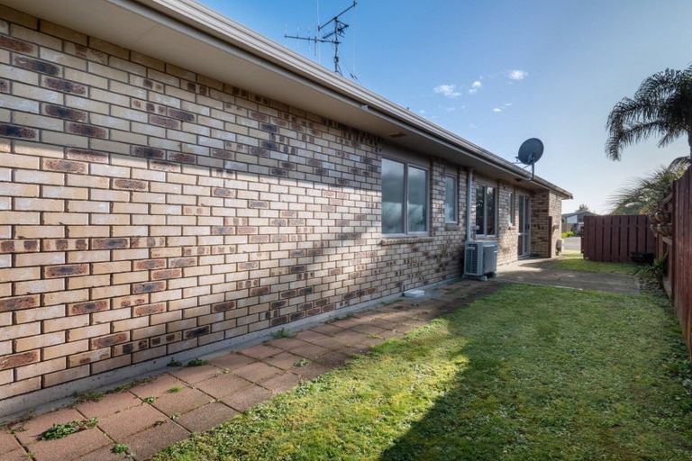 Photo of property in 30 Mcleod Place, Papamoa Beach, Papamoa, 3118