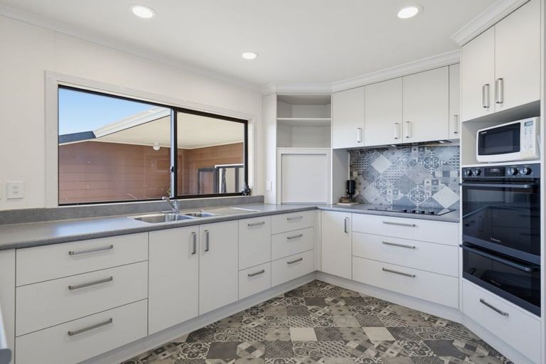 Photo of property in 35 Domain Road, Waipawa, 4210