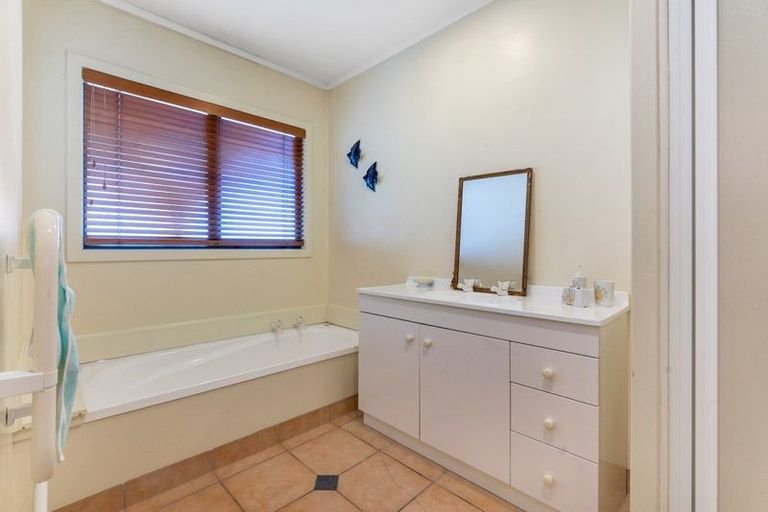 Photo of property in 1/70 Howe Street, Howick, Auckland, 2014