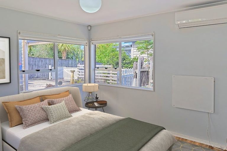 Photo of property in 10 Castlewood Grove, Blockhouse Bay, Auckland, 0600