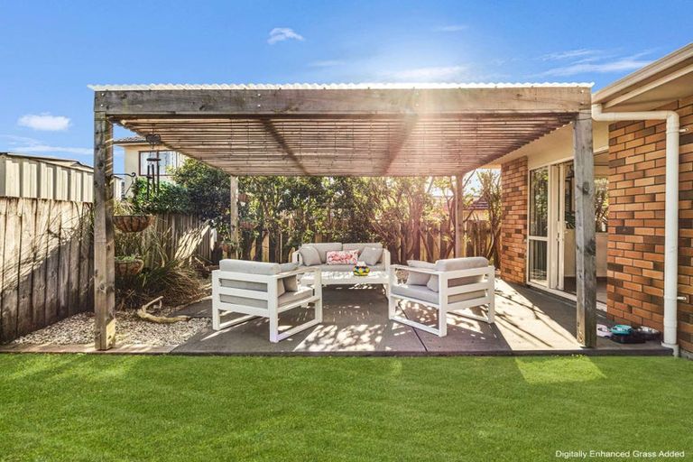 Photo of property in 36 Mandalay Place, Waiuku, 2123