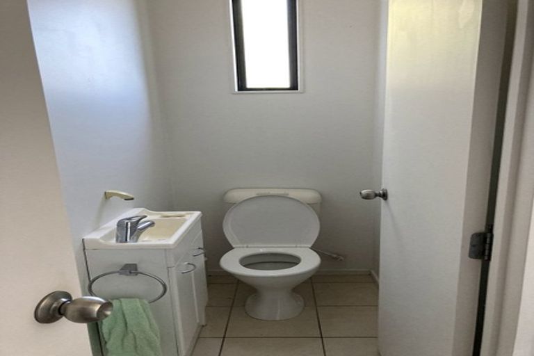 Photo of property in 25/22 Northcross Drive, Oteha, Auckland, 0632