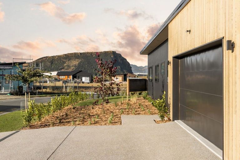 Photo of property in 8 Buttercup Street, Wanaka, 9382