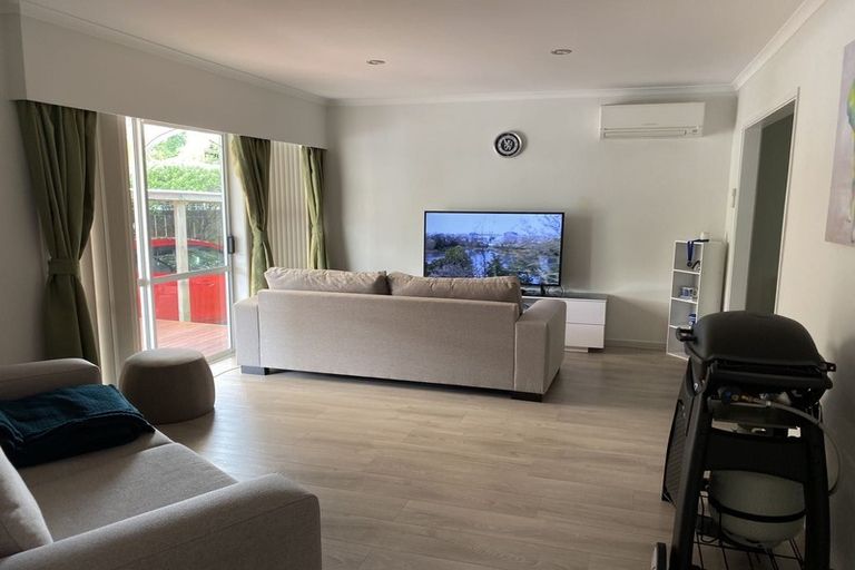 Photo of property in 30c Pinedale Place, Henderson, Auckland, 0610