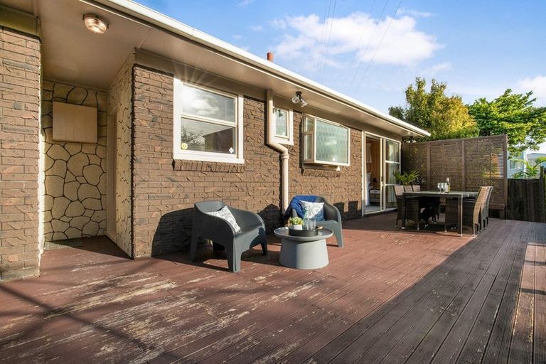 Photo of property in 4 Merville Avenue, Te Atatu South, Auckland, 0610