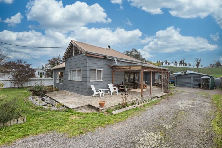 Photo of property in 18 Watts Street, Waipawa, 4210