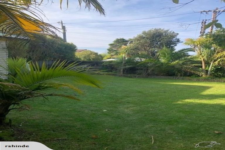 Photo of property in 1/4 Kaurilands Road, Titirangi, Auckland, 0604