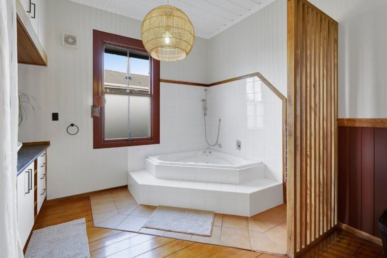 Photo of property in 24 Dunn Street, Egmont Village, 4372