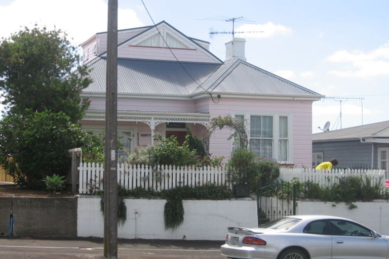 Photo of property in 8 Church Street, Devonport, Auckland, 0624