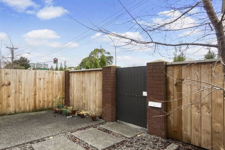 Photo of property in 2/85 Normandy Avenue, Melville, Hamilton, 3206