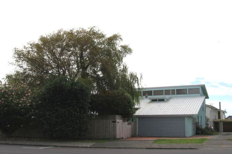 Photo of property in 2/977 Beach Road, Torbay, Auckland, 0630