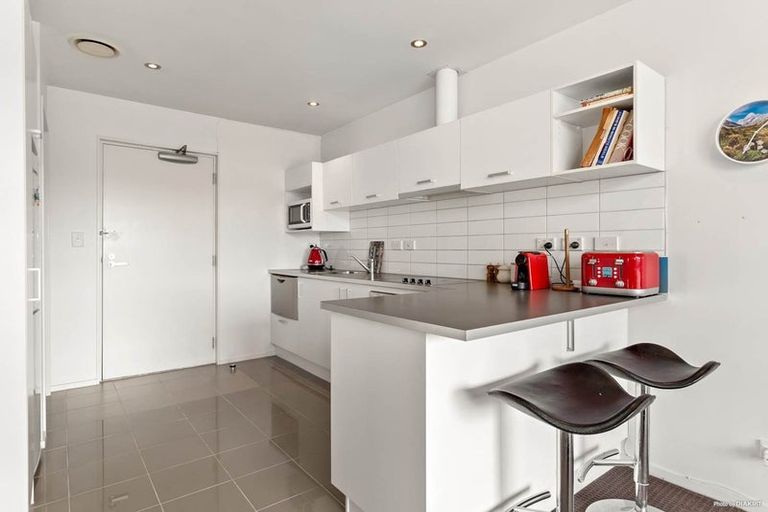 Photo of property in 13b/60 Masons Road, Oteha, Auckland, 0632