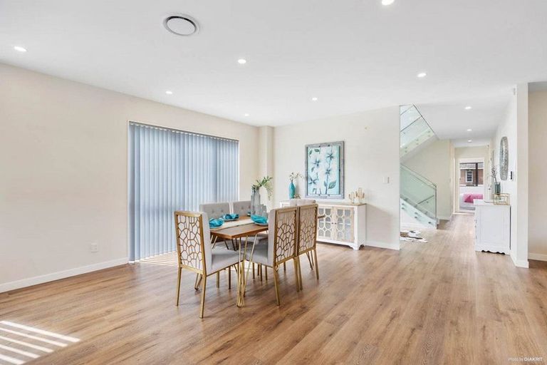 Photo of property in 12a Sheridan Drive, New Lynn, Auckland, 0600