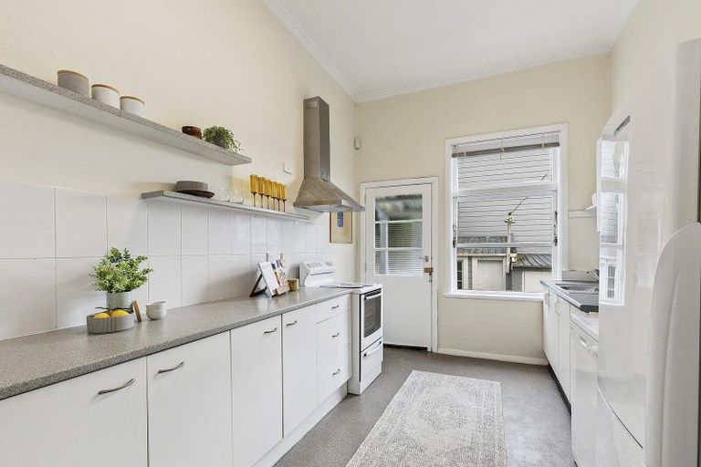 Photo of property in 10 Park Street, Thorndon, Wellington, 6011