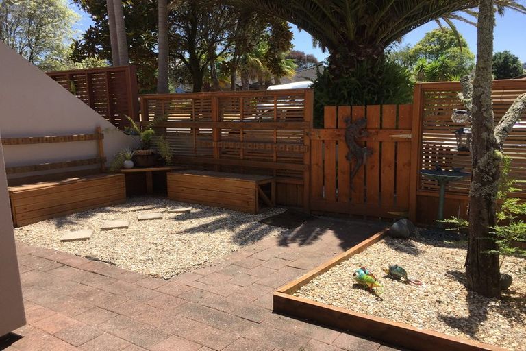 Photo of property in 1/13 John Jennings Drive, Oteha, Auckland, 0632