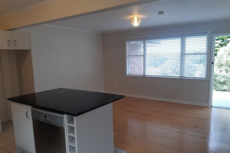 Photo of property in 2/15 East Coast Road, Milford, Auckland, 0620