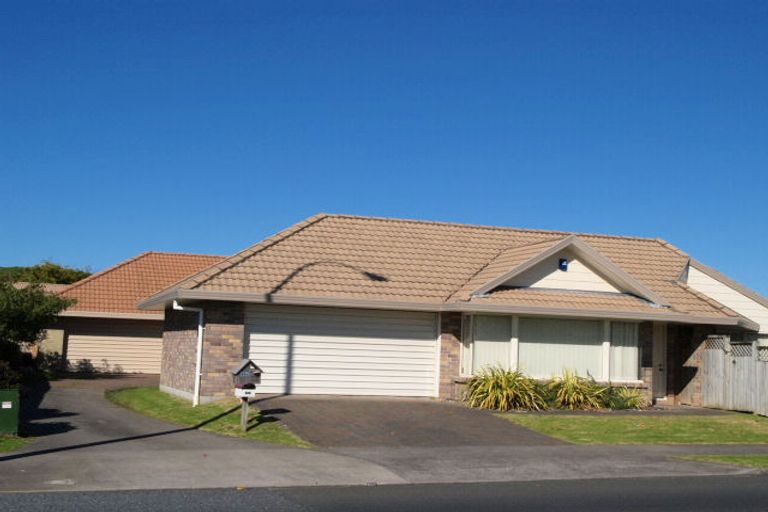 Photo of property in 2/44 Millhouse Drive, Northpark, Auckland, 2013