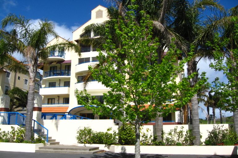 Photo of property in 86 Harbour Village Drive, Gulf Harbour, Whangaparaoa, 0930