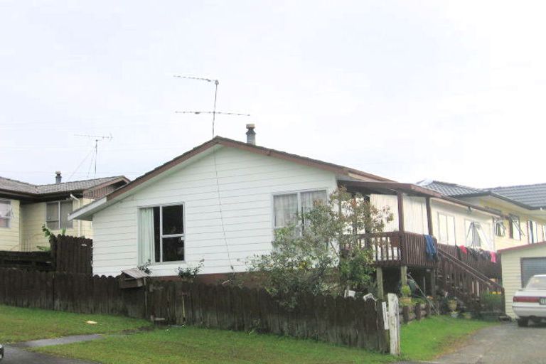 Photo of property in 1 Doone Place, Massey, Auckland, 0614