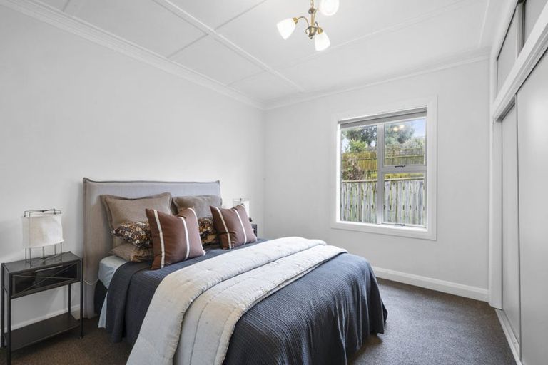 Photo of property in 14 Calvert Road, Moturoa, New Plymouth, 4310