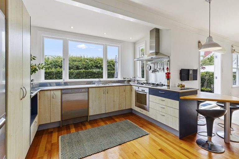 Photo of property in 20 Plunket Street, Kelburn, Wellington, 6012