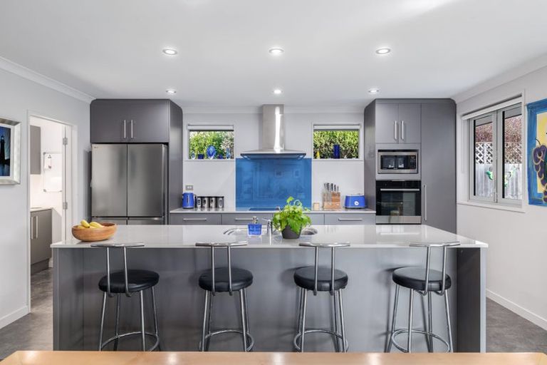 Photo of property in 33c Wilsons Road South, Saint Martins, Christchurch, 8022