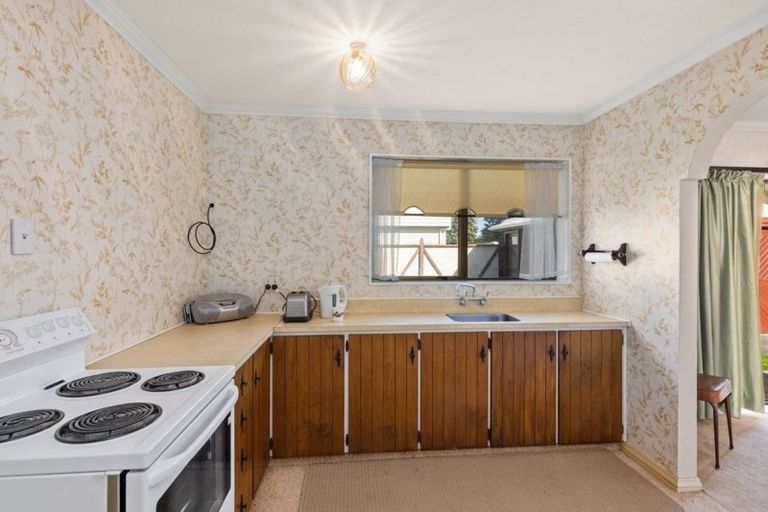 Photo of property in 47a Whites Line West, Woburn, Lower Hutt, 5010