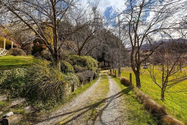 Photo of property in 35 Mountain View Road, Dalefield, Queenstown, 9371