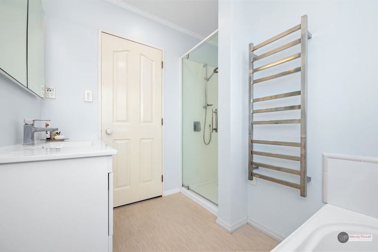 Photo of property in 94 Viewmont Drive, Harbour View, Lower Hutt, 5010