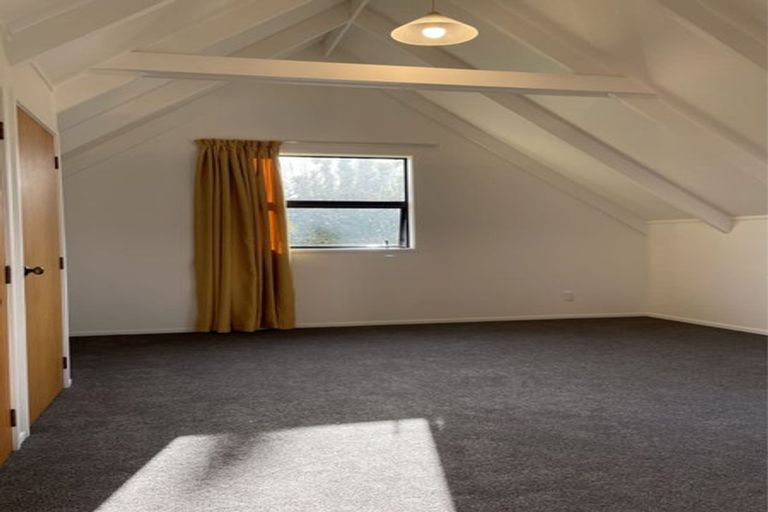 Photo of property in 2/84a Avonleigh Road, Green Bay, Auckland, 0604