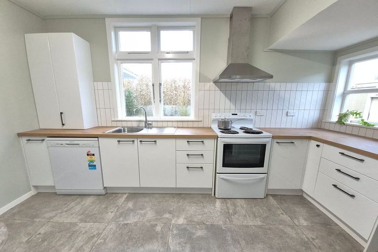 Photo of property in 24 Stone Street, Miramar, Wellington, 6022