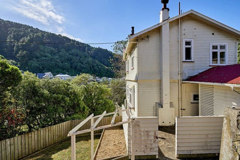 Photo of property in 22 Selwyn Terrace, Thorndon, Wellington, 6011