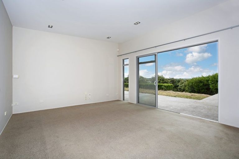 Photo of property in 58 Old Barn Road, Opaheke, Papakura, 2584