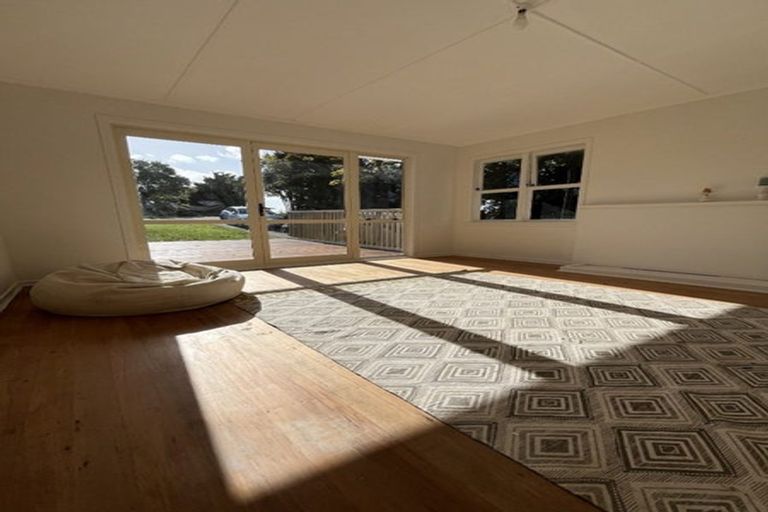 Photo of property in 17 Collingwood Road, Waiuku, 2123