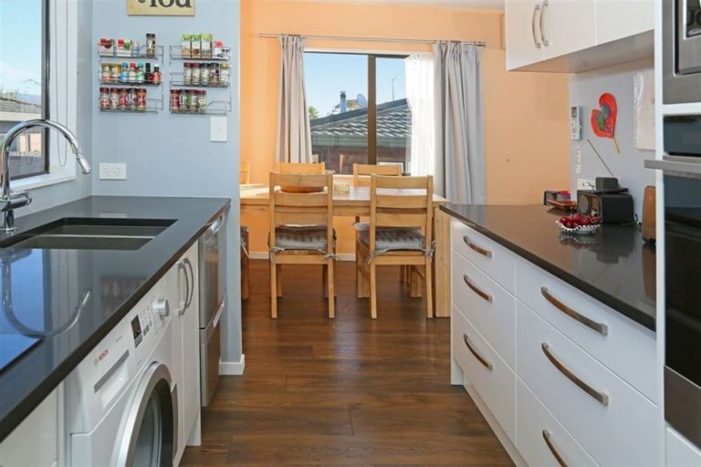 Photo of property in 4/18 Evans Road, Glen Eden, Auckland, 0602