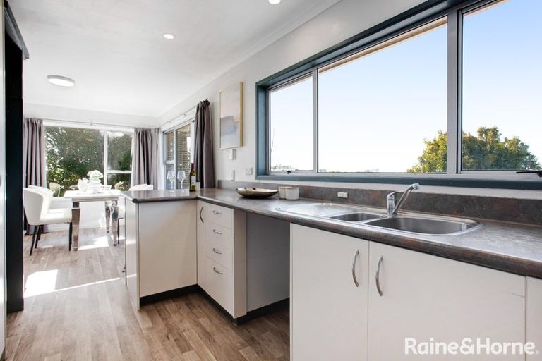 Photo of property in 2/90 Rosier Road, Glen Eden, Auckland, 0602