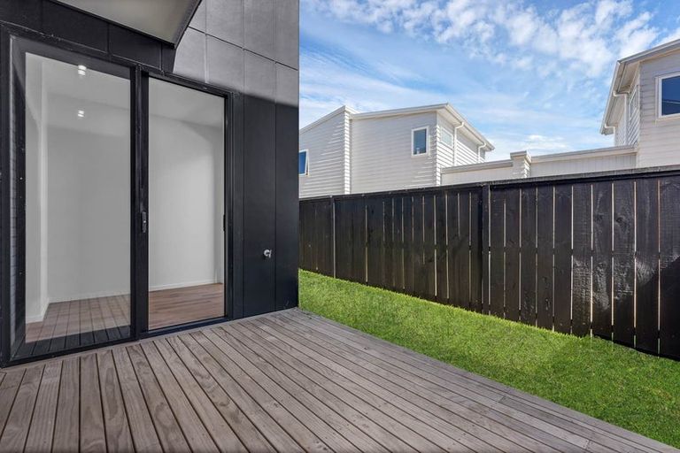Photo of property in 6e Cascades Road, Pakuranga Heights, Auckland, 2010
