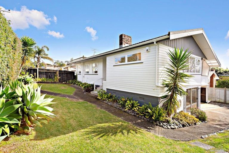 Photo of property in 1/58 Pupuke Road, Hillcrest, Auckland, 0627