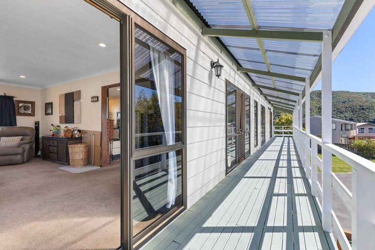 Photo of property in 296 Waikawa Road, Waikawa, Picton, 7220