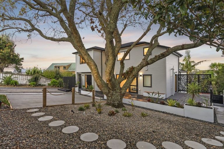 Photo of property in 1/47 Deep Creek Road, Waiake, Auckland, 0630