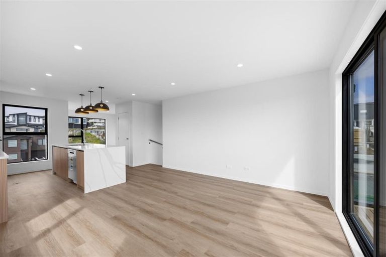 Photo of property in 12 Kautawa Lane, Massey, Auckland, 0614