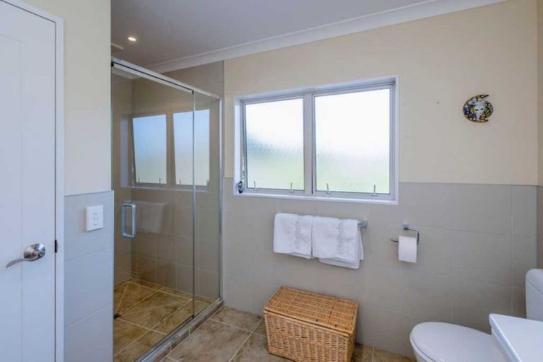 Photo of property in 2 Ngarara Road, Waikanae, 5036
