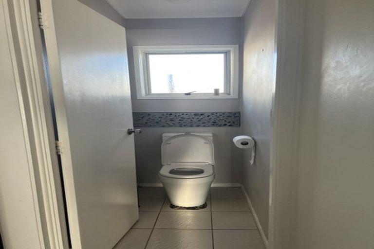 Photo of property in 2/82 Porchester Road, Papakura, 2110