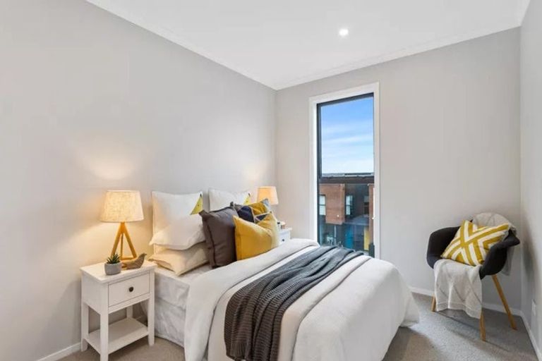 Photo of property in 1/2 Ko Nui Place, Hobsonville, 0616