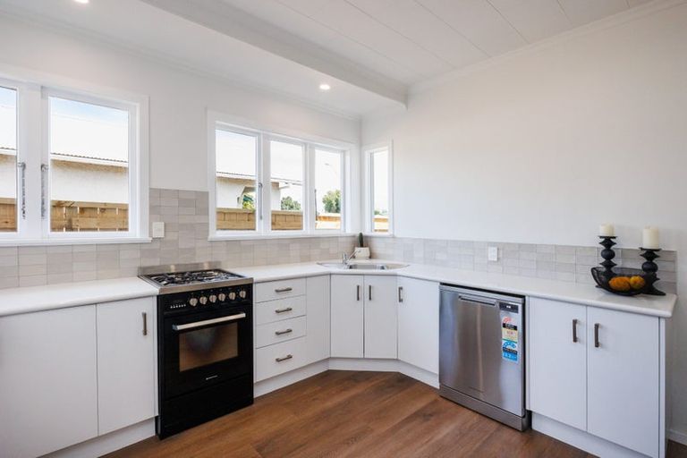 Photo of property in 25 Brightwater Terrace, Terrace End, Palmerston North, 4410