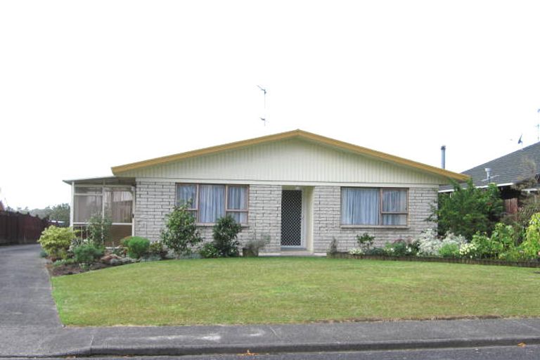 Photo of property in 1/18 Pakira Avenue, Glendene, Auckland, 0602