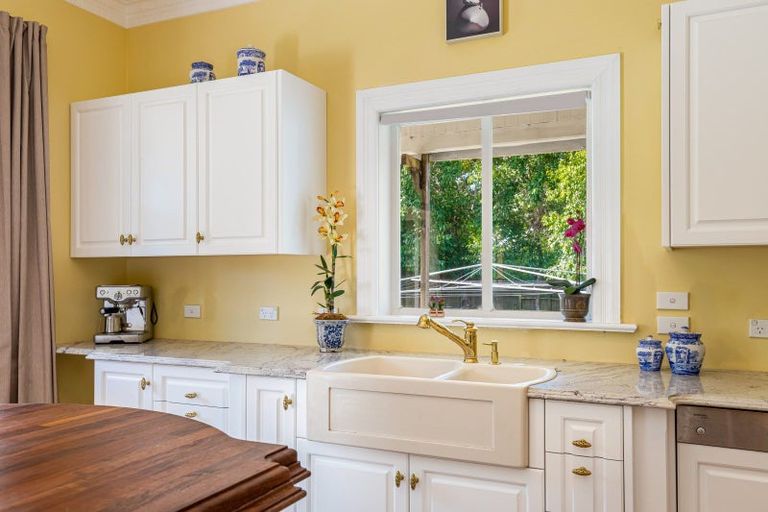 Photo of property in 41 Stanley Point Road, Stanley Point, Auckland, 0624