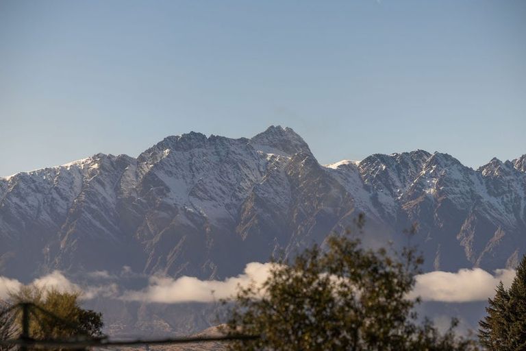 Photo of property in 9b Dart Place, Fernhill, Queenstown, 9300