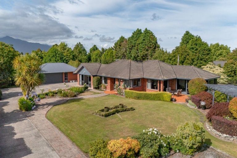 Photo of property in 39 Kew Road, Westport, 7825